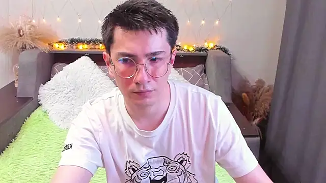 Yumi steve online show from 03-09-25, 08:52