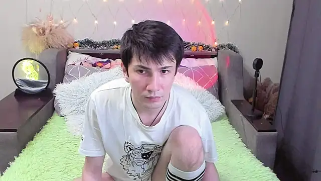 Yumi steve online show from 11-05-25, 04:43