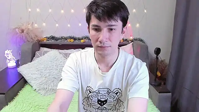 Yumi steve online show from 11-28-25, 04:51