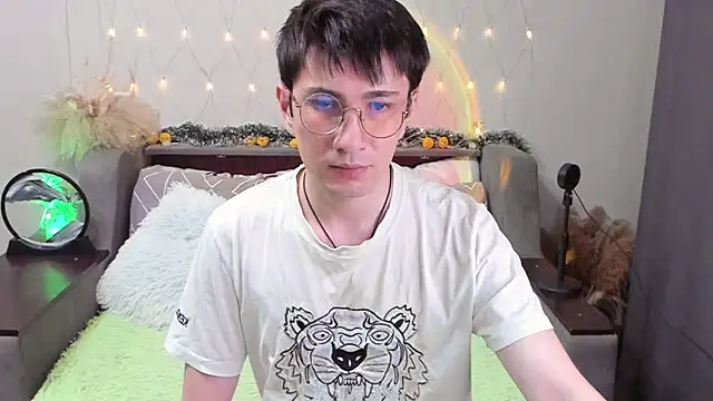 Yumi steve online show from 10-23-25, 05:44