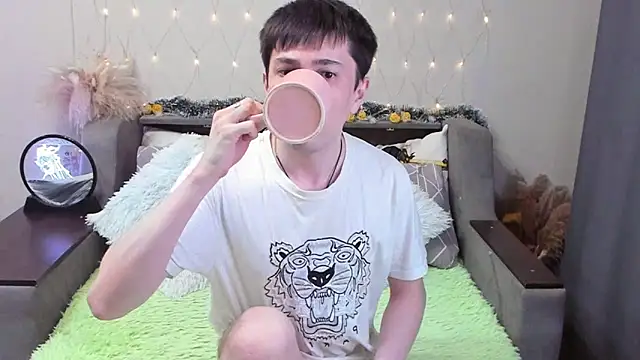 Yumi steve online show from 09-30-25, 04:02