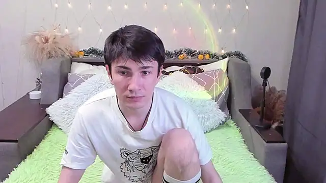 Yumi steve online show from 11-16-25, 04:45