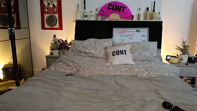 SultrySavannah online show from 12-16-25, 08:35