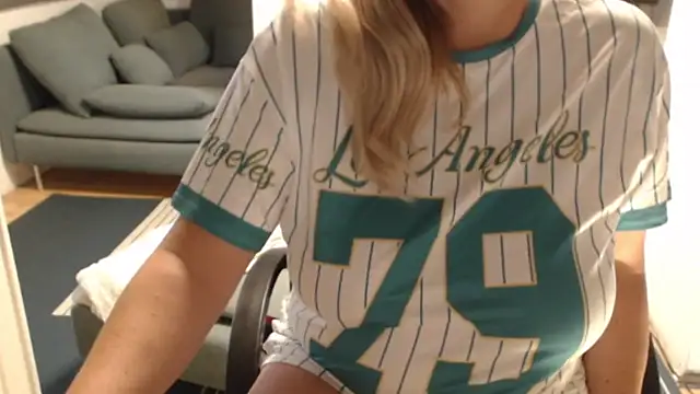 KimMitchelli online show from 12-18-25, 02:21