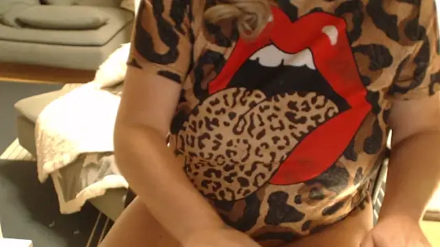 Snapshot of KimMitchelli chatting on 01-31-26, 10:30 KimMitchelli online show from 01-31-26, 10:30