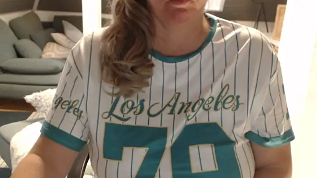 Snapshot of KimMitchelli chatting on 02-24-26, 11:44 KimMitchelli online show from 02-24-26, 11:44