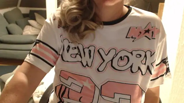 Snapshot of KimMitchelli chatting on 03-03-26, 05:03 KimMitchelli online show from 03-03-26, 05:03