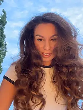 Snapshot of Marilyn_La_Rose chatting on 07-26-26, 05:53 Marilyn La Rose online show from 07-26-26, 05:53