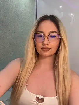 Snapshot of mollyxxx chatting on 06-02-26, 02:22 mollyxxx online show from 06-02-26, 02:22
