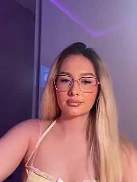 Snapshot of mollyxxx chatting on 06-07-26, 03:23 mollyxxx online show from 06-07-26, 03:23