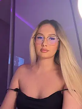 Snapshot of mollyxxx chatting on 06-01-26, 03:18 mollyxxx online show from 06-01-26, 03:18