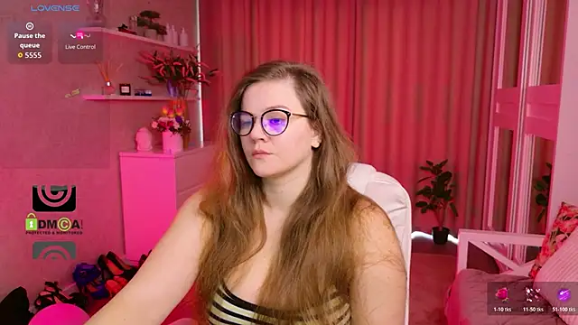 Snapshot of KellyKleine chatting on 03-09-26, 07:12 KellyKleine online show from 03-09-26, 07:12