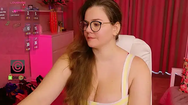 Snapshot of KellyKleine chatting on 04-01-26, 08:04 KellyKleine online show from 04-01-26, 08:04