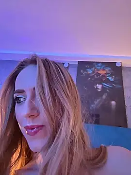 Snapshot of RockQueen_A chatting on 03-07-25, 05:08 RockQueen A online show from 03-07-25, 05:08