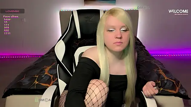 Snapshot of camsmiley chatting on 02-05-26, 08:43 camsmiley online show from 02-05-26, 08:43