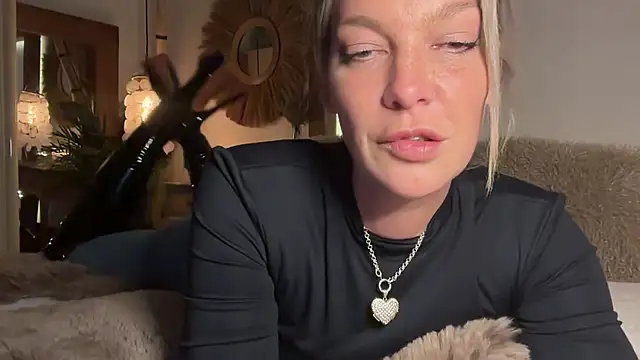 Snapshot of cyberchickie_maria chatting on 01-18-25, 08:51 cyberchickie maria online show from 01-18-25, 08:51