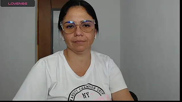 Snapshot of selena_ferri chatting on 02-02-26, 12:20 selena ferri online show from 02-02-26, 12:20