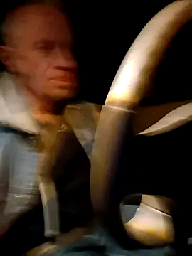 Makowboy online show from 10-23-25, 01:37