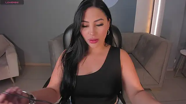 MiaRoberts1 online show from 11-25-25, 05:57