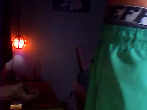 Snapshot of yourboysexy19 chatting on 10-29-25, 05:28 yourboysexy19 online show from 10-29-25, 05:28