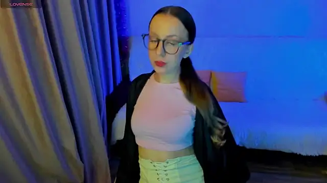 CurlySteph online show from 10-11-25, 04:41