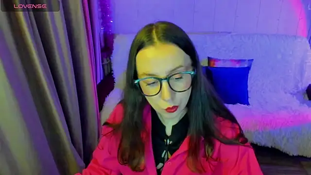 CurlySteph online show from 12-19-25, 04:31