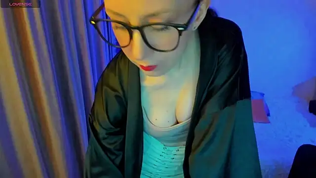 CurlySteph online show from 10-10-25, 04:19