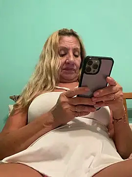 Snapshot of camelia3 chatting on 10-22-25, 12:43 camelia3 online show from 10-22-25, 12:43