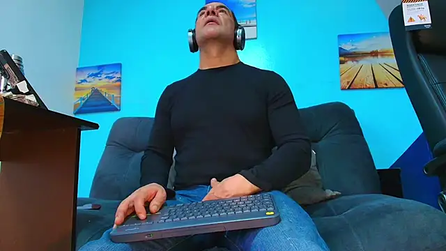 juanses n toro online show from 10-24-25, 12:48