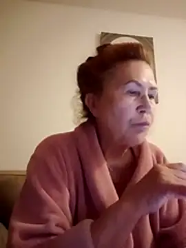 Snapshot of Hottie-Mom chatting on 05-26-26, 09:13 Hottie-Mom online show from 05-26-26, 09:13