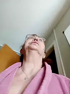 Snapshot of Hottie-Mom chatting on 05-29-26, 07:25 Hottie-Mom online show from 05-29-26, 07:25