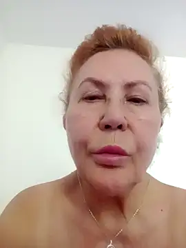 Snapshot of Hottie-Mom chatting on 06-26-26, 06:52 Hottie-Mom online show from 06-26-26, 06:52