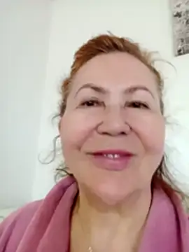 Snapshot of Hottie-Mom chatting on 05-20-26, 07:49 Hottie-Mom online show from 05-20-26, 07:49