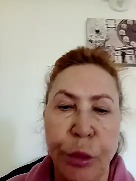 Snapshot of Hottie-Mom chatting on 05-23-26, 07:29 Hottie-Mom online show from 05-23-26, 07:29