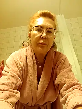 Hottie-Mom online show from 10-12-25, 08:05