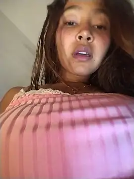 Snapshot of Colombiana219 chatting on 05-15-26, 02:20 Colombiana219 online show from 05-15-26, 02:20