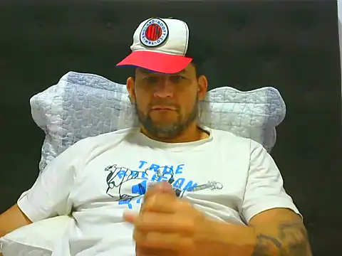 Snapshot of altenori112 chatting on 05-25-26, 12:37 altenori112 online show from 05-25-26, 12:37