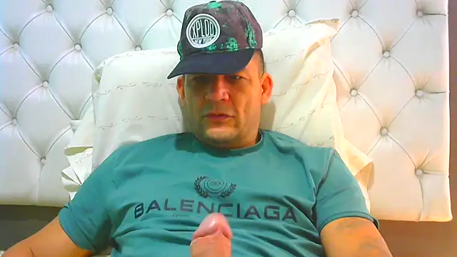 Snapshot of altenori112 chatting on 07-26-26, 12:23 altenori112 online show from 07-26-26, 12:23