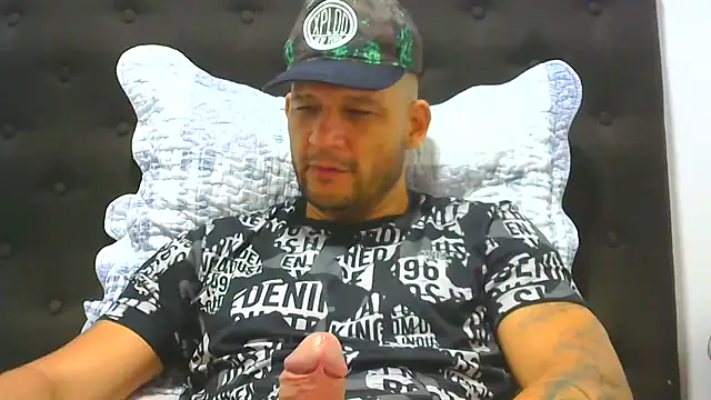 Snapshot of altenori112 chatting on 07-19-26, 03:37 altenori112 online show from 07-19-26, 03:37