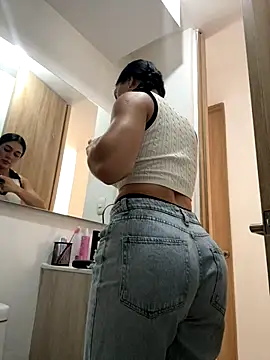 Snapshot of LaanaCooper chatting on 10-21-25, 04:17 LaanaCooper online show from 10-21-25, 04:17