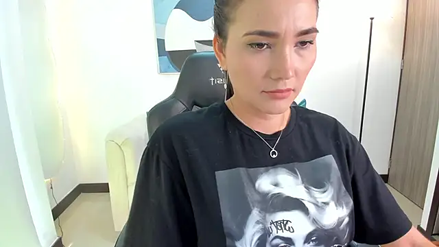 SaraParker  online show from 10-31-25, 04:14