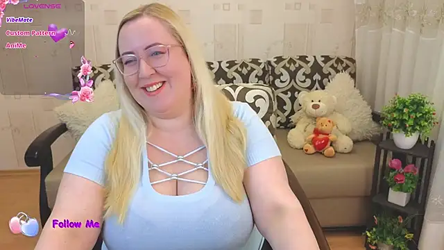 Snapshot of Ginesia chatting on 02-19-25, 02:01 Ginesia online show from 02-19-25, 02:01