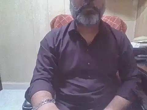 Snapshot of hairymaster95 chatting on 07-11-26, 04:35 hairymaster95 online show from 07-11-26, 04:35
