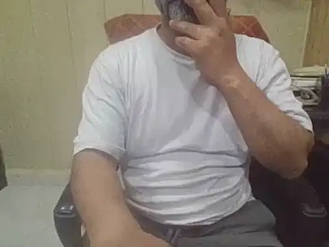 Snapshot of hairymaster95 chatting on 05-24-26, 05:29 hairymaster95 online show from 05-24-26, 05:29