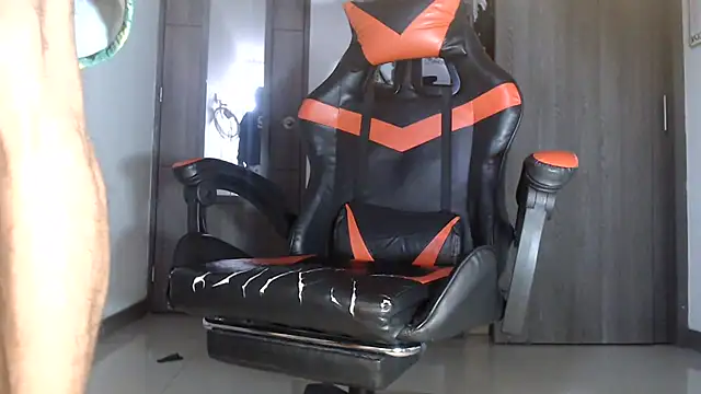 Snapshot of ErosFindomKing chatting on 08-05-26, 11:37 ErosFindomKing online show from 08-05-26, 11:37