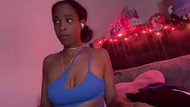 Snapshot of Cum2Charm chatting on 10-23-25, 02:21 Cum2Charm online show from 10-23-25, 02:21
