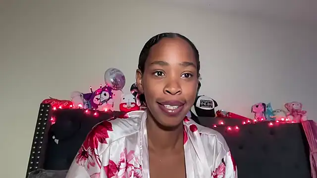 Snapshot of Cum2Charm chatting on 10-16-25, 11:29 Cum2Charm online show from 10-16-25, 11:29