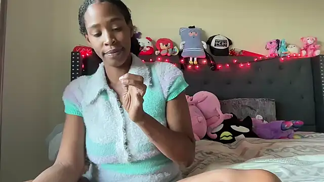 Snapshot of Cum2Charm chatting on 09-30-25, 12:38 Cum2Charm online show from 09-30-25, 12:38