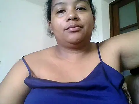 Snapshot of PRETTY-MI chatting on 11-18-25, 09:01 PRETTY-MI online show from 11-18-25, 09:01