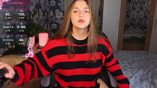 Snapshot of _momiji_ chatting on 10-10-25, 11:44 momiji online show from 10-10-25, 11:44